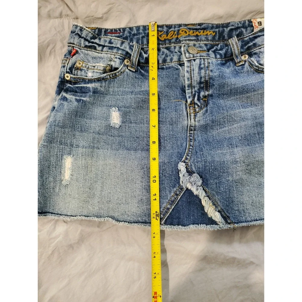 Kali Denim Distressed Mini Skirt Medium Wash Frayed‎ Hem Y2K Size 9